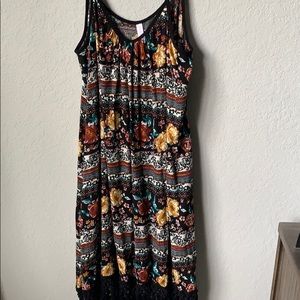 NWOT  FLORAL BOHO DRESS